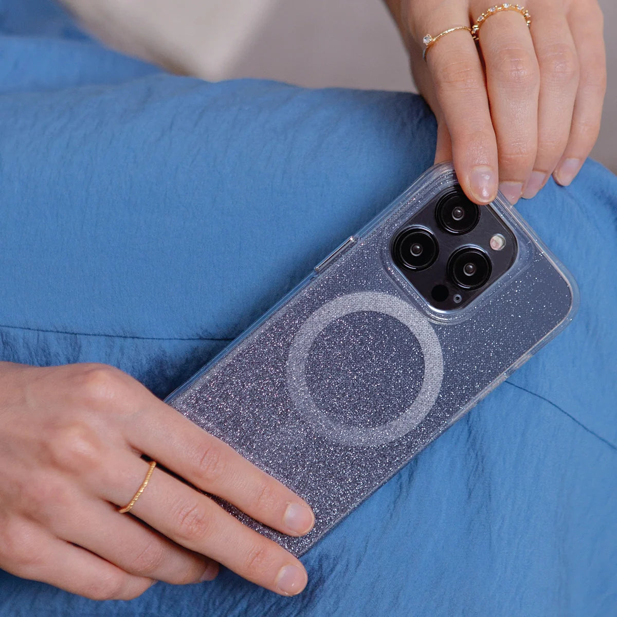 Funda con acabado brillante, compatible con MagSafe color Plateado para iPhone 15 Pro Max
