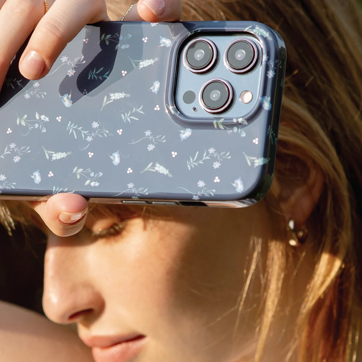 Funda con acabado en impresión IML color Azul Lavanda para iPhone 15 Pro